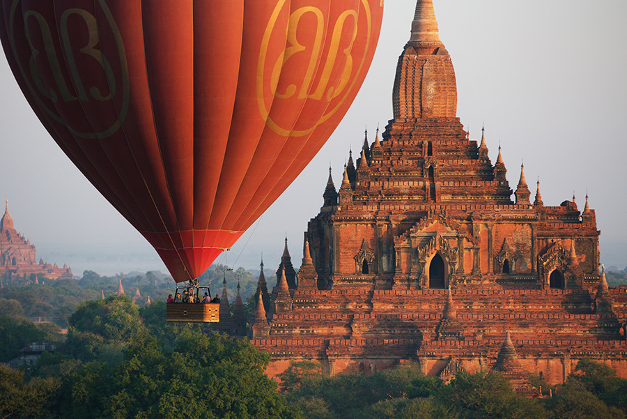 Ballooning in Bagan 