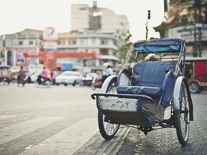 Cyclo in Phnom Penh e1555580716959