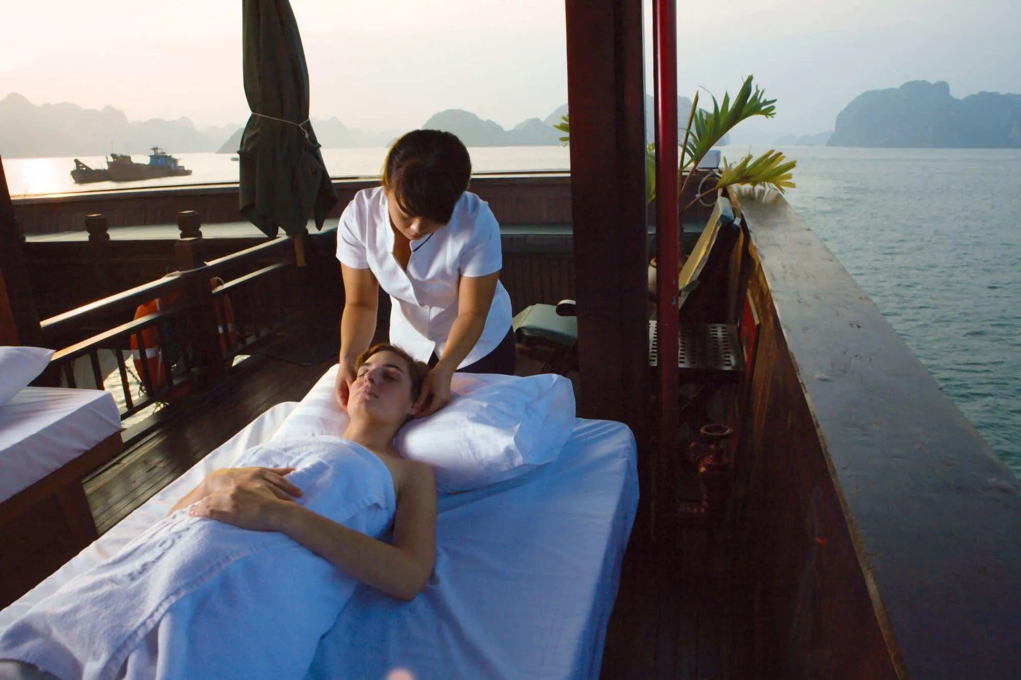 Halong Bay Cruises Massage on Bhaya high 1