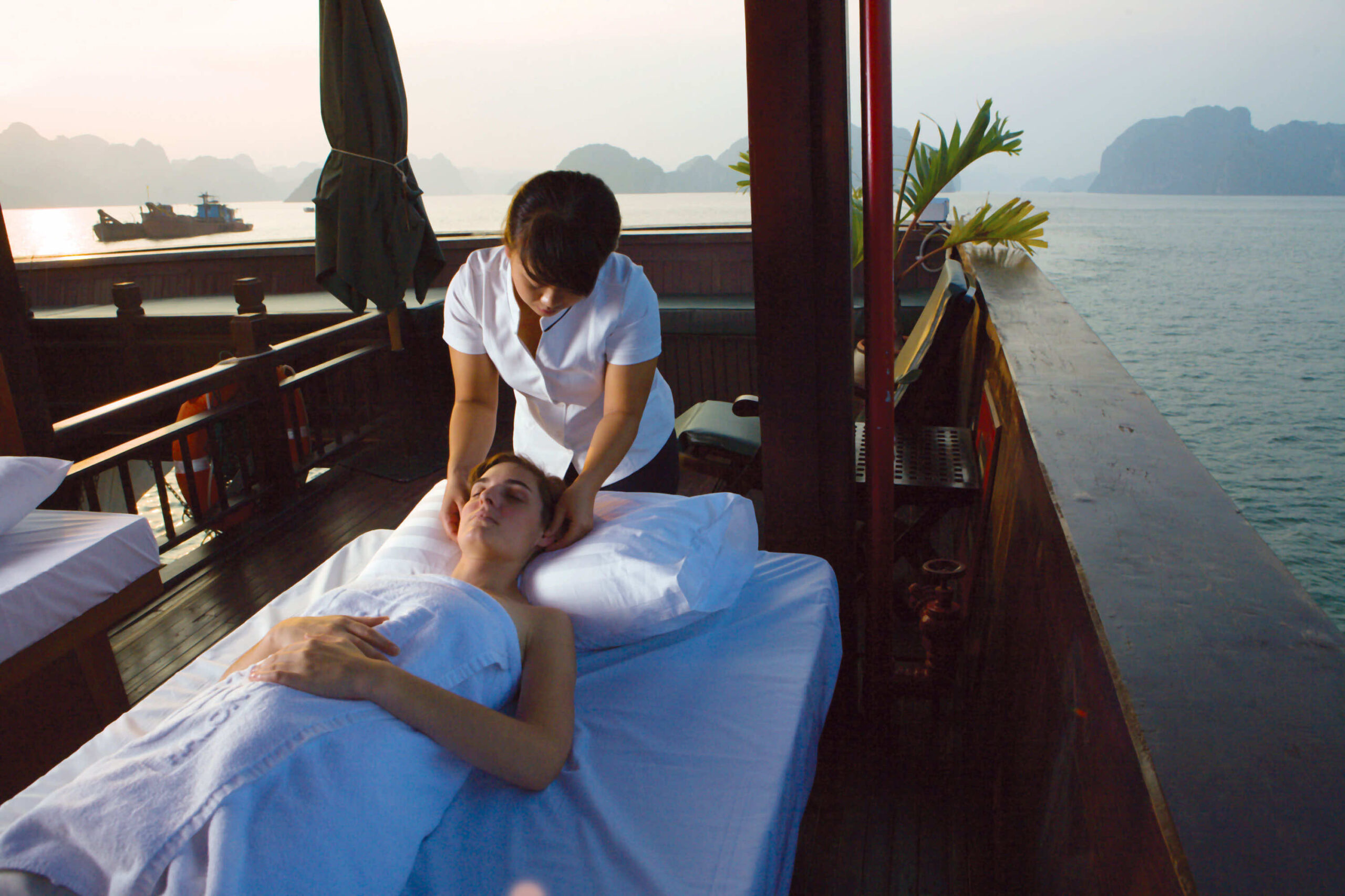 Halong Bay Cruises Massage on Bhaya high