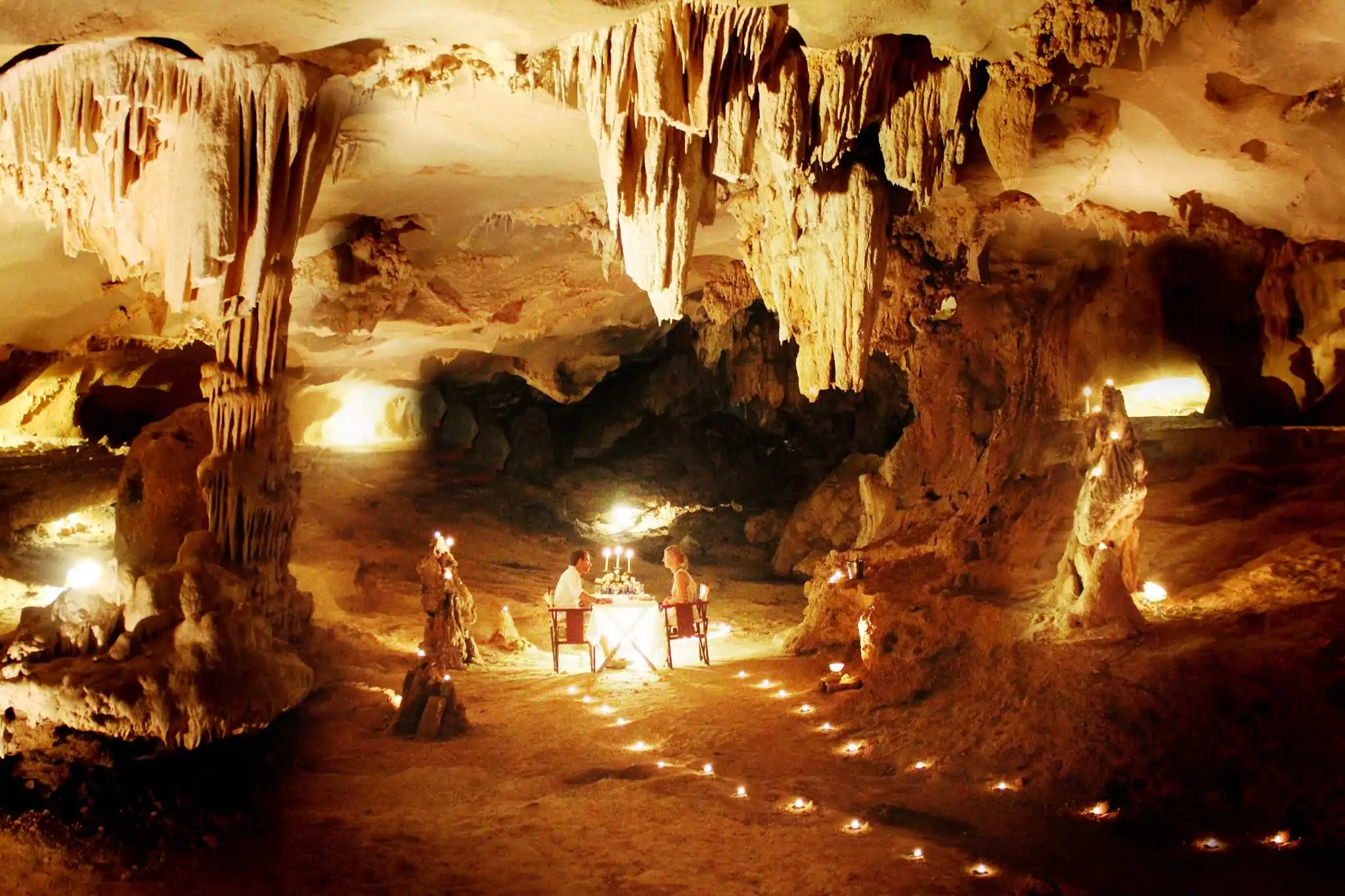 cave dining halong bay 2