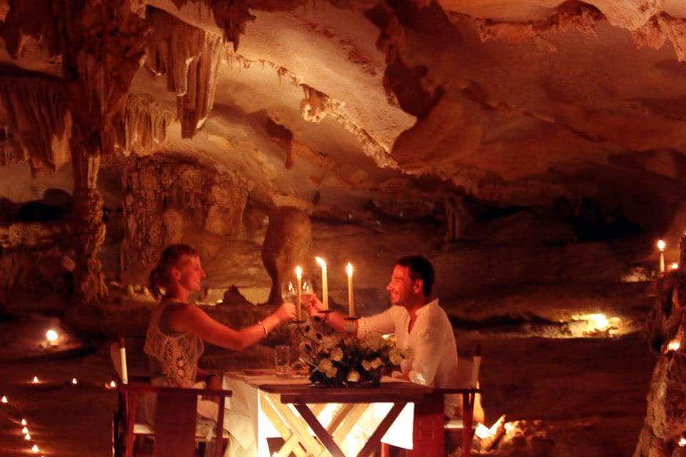 halong bay dinner in cave