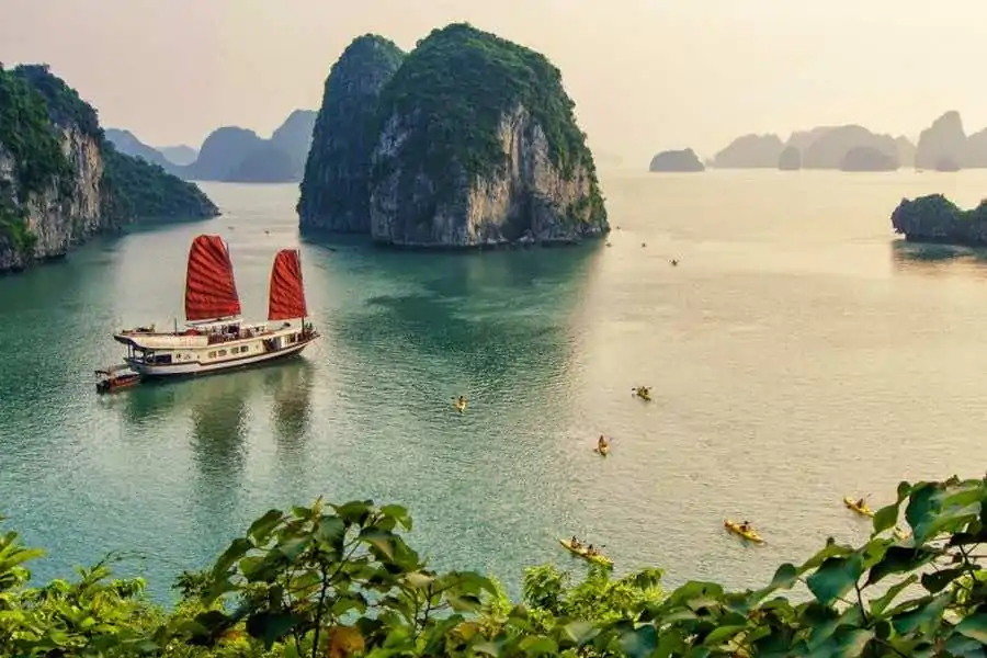 halong cruise vietnam
