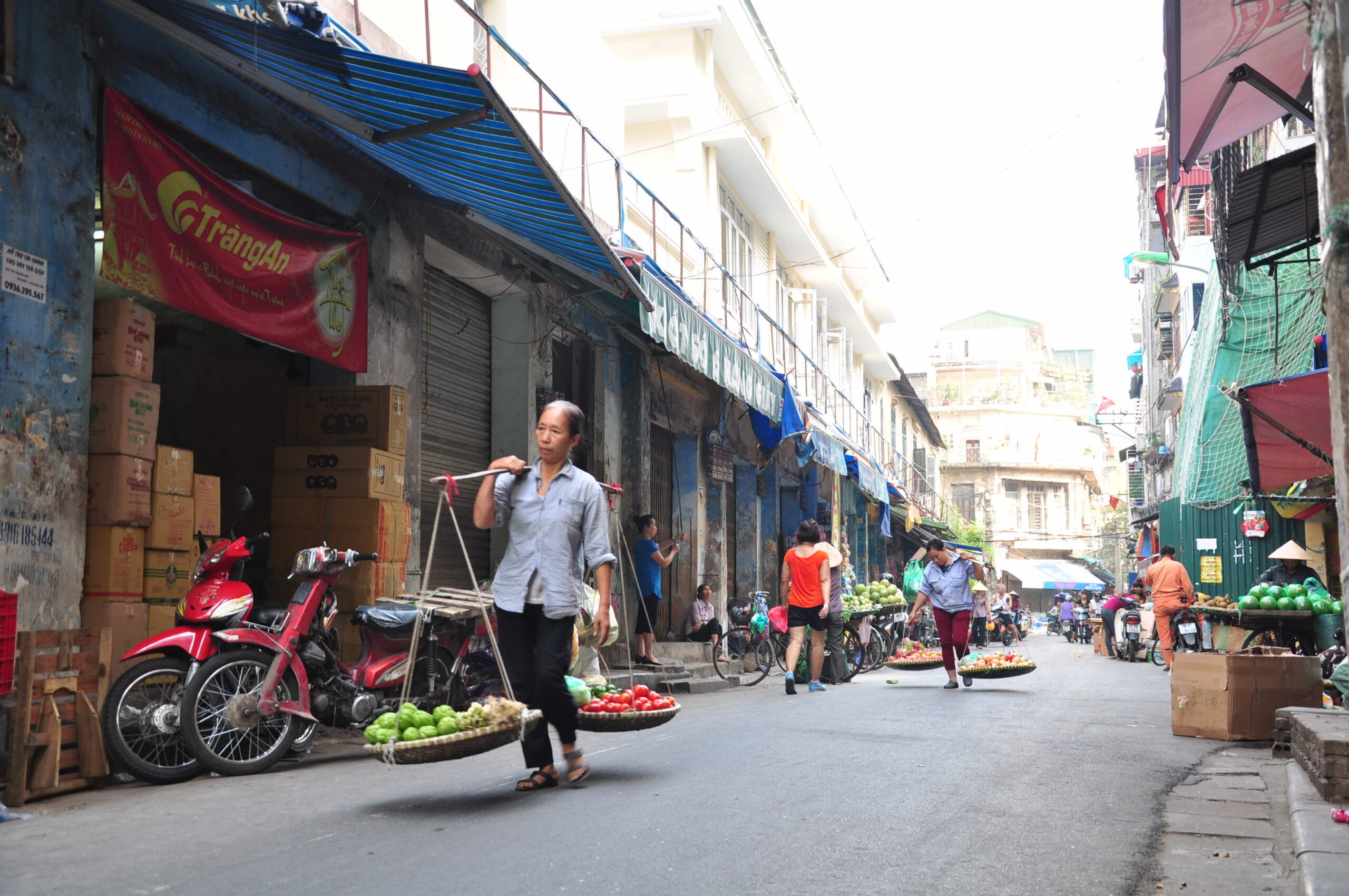 hanoi street vendors 1
