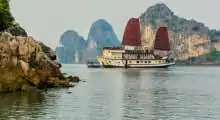 halong bay traditional junk
