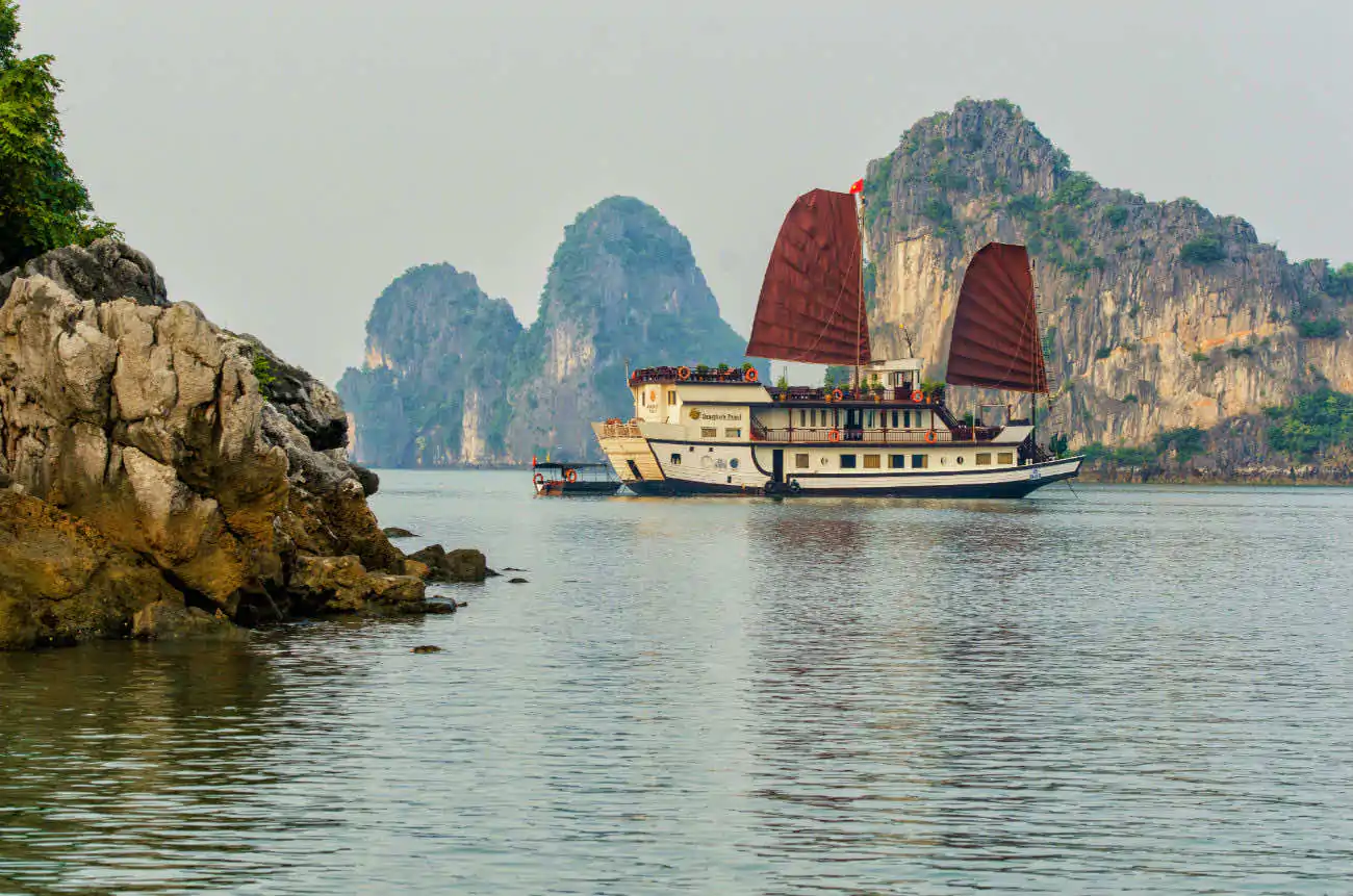 tour 6 day 12 halong bay traditional junk