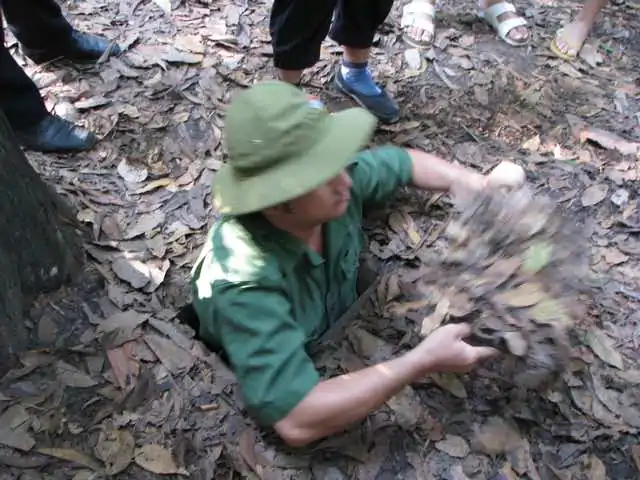 tour 6 day 4 visit cu chi tunnels
