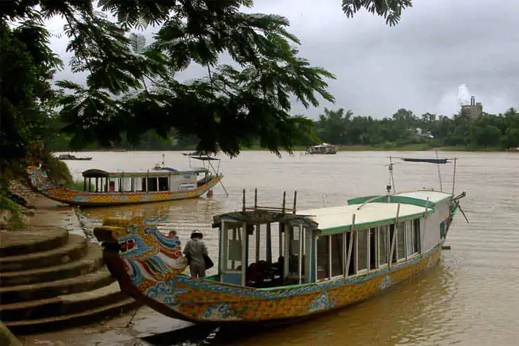 tour 6 day 9 boat trip in hue 2