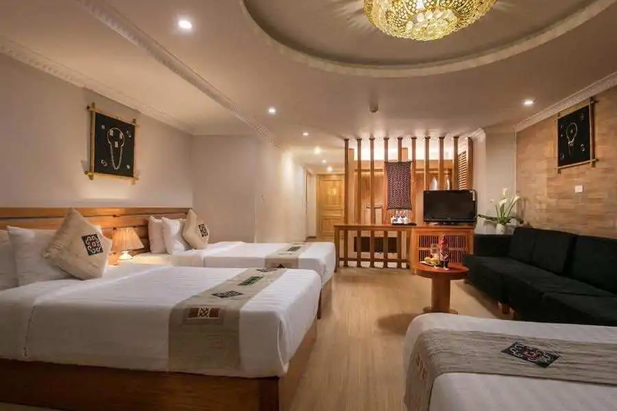 Sunny Mountain Hotel