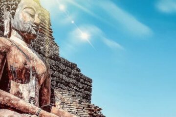 10 things for a glimpse of “The land of smiles”