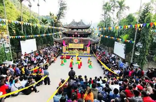 huong pagoda
