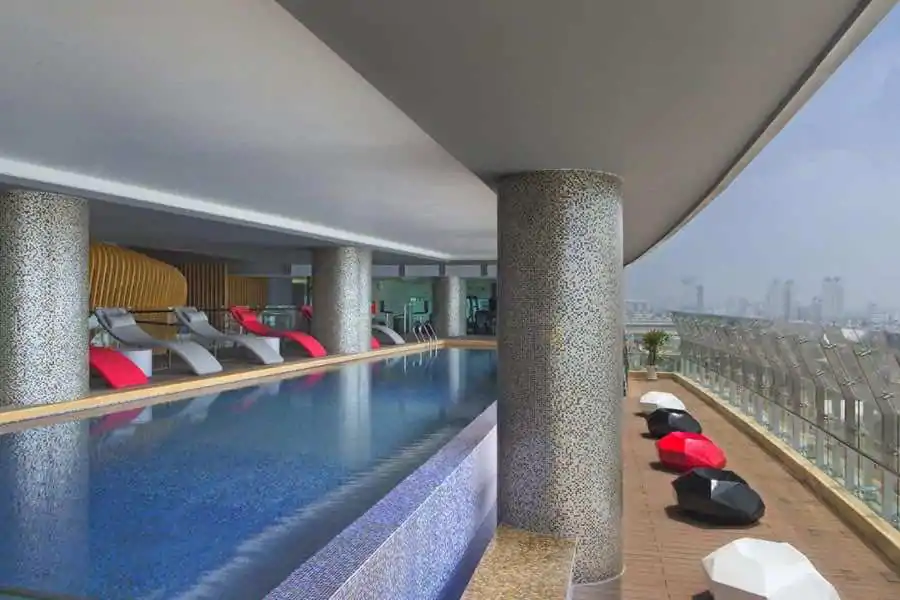 le meridien saigon pool2