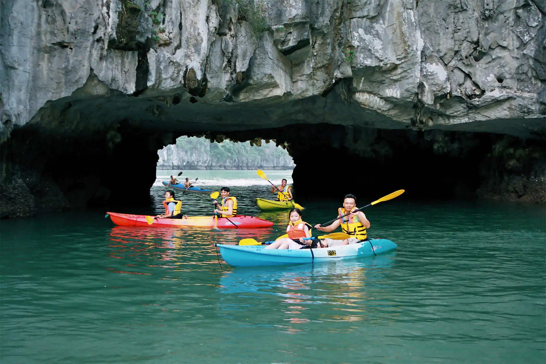 dich vu cheo thuyen kayak tren vinh ha long dung hoat dong ke tu ngay 14 31 .1068