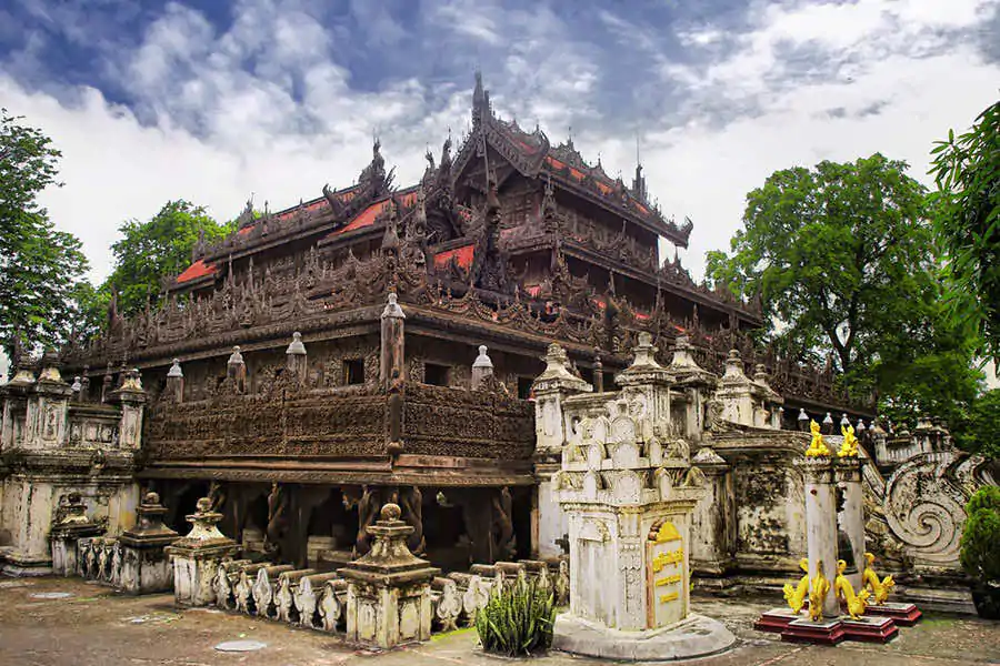 Shwenandaw Monastery in Mandalay 2
