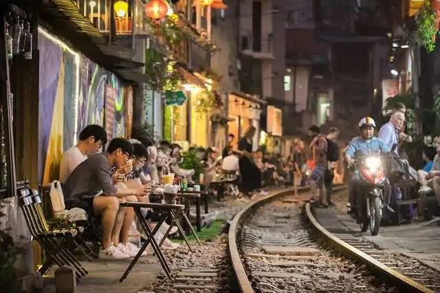 can giai tan tu diem ca phe pho duong sat thanh pho ha noi 9 1570455936742