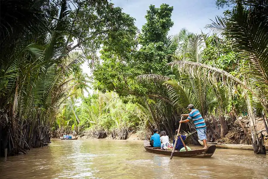 Ben Tre Tour_Rowing Sampan