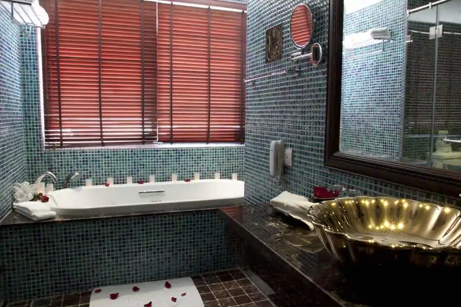 Golden Lotus Luxury Hotel - Hanoi Old Quarter - Vietnam