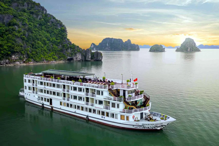 Huong Hai Sealife Cruise, Halong Bay