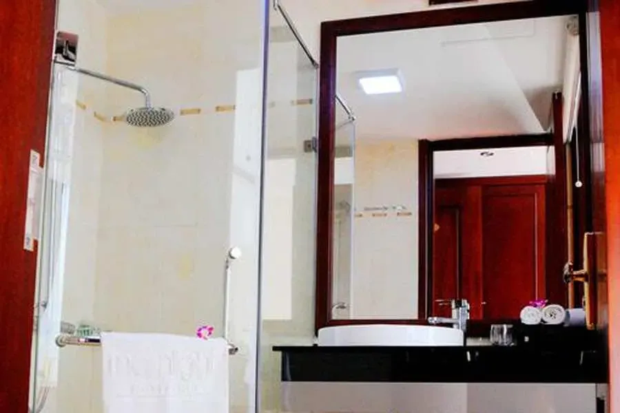 Moon Light Hotel in Hue