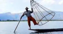 myanmar-inle lake single-leg-rowers-1370324