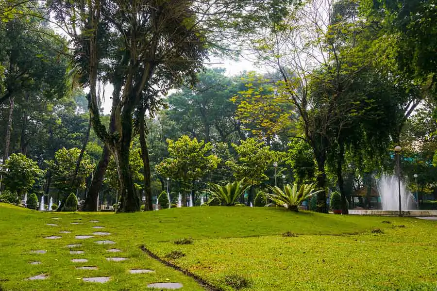 things to do for free in Vietnam tao dan park