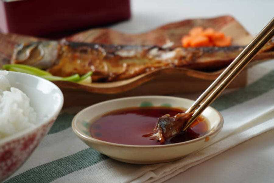 10 best things to buy in vietnam 4 1 Fish sauce is an ingredient that represents the uniqueness of Vietnamese cuisine.