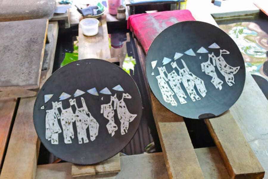 10 best things to buy in vietnam 5 1 Vietnam’s lacquerware showcases centuries-old craftsmanship.