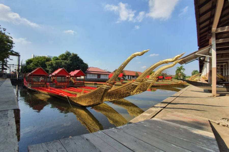 istockphoto 1195725874 612x612 1 A quiet riverside gem, the Royal Barge Museum lets families explore Bangkok’s royal past through dazzling boats and mythic tales.
