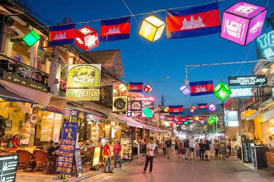 Join the street food tour at Taphul Village